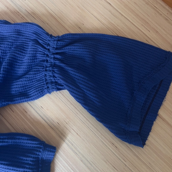 NWT FREE PEOPLE We The Free Ricky Thermal V Neck Top Size XS blue bell sleeve - Picture 5 of 9